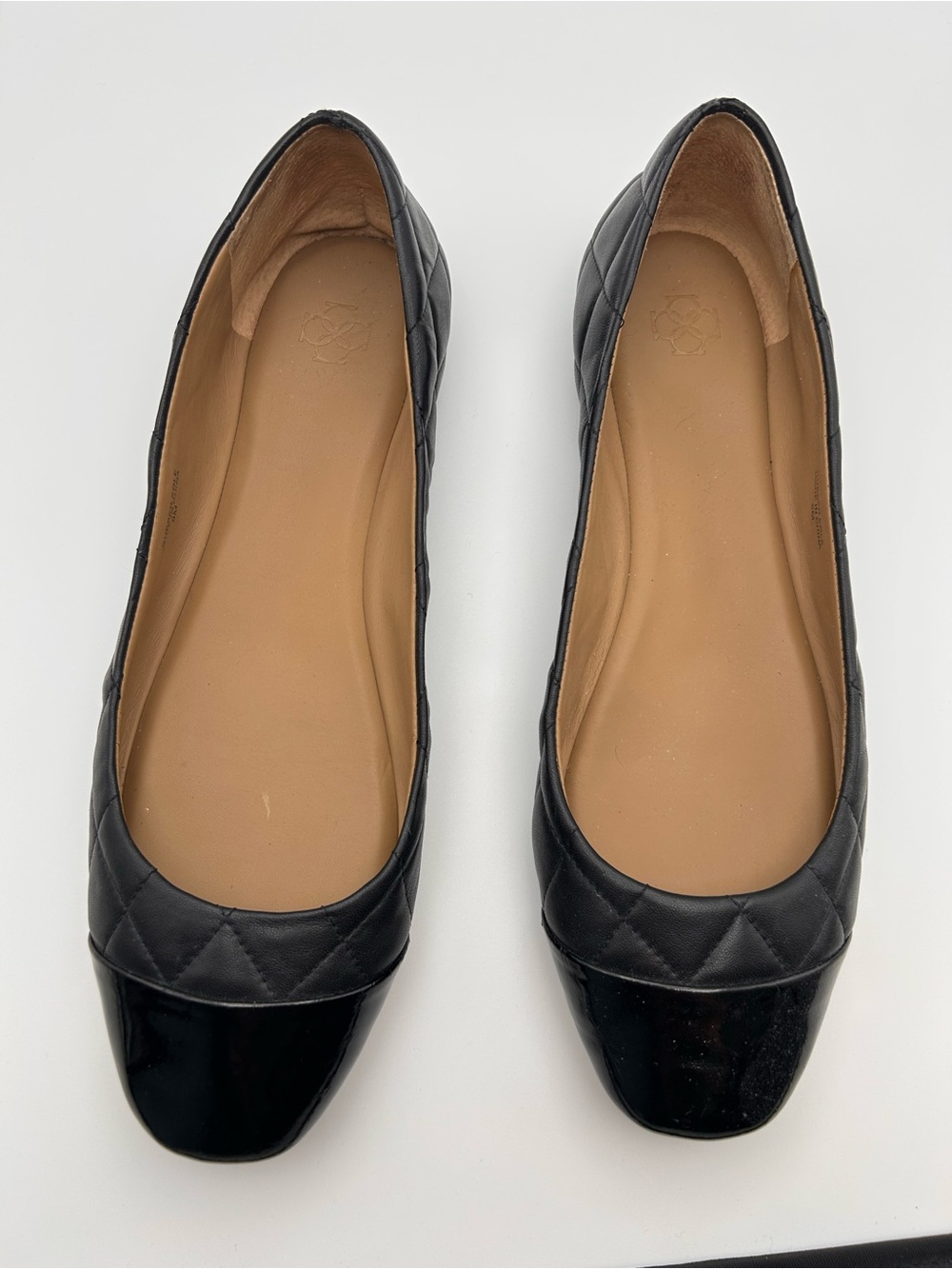 Ann Taylor Black Quilted Ballet Flats with Patent Cap Toe Sz9